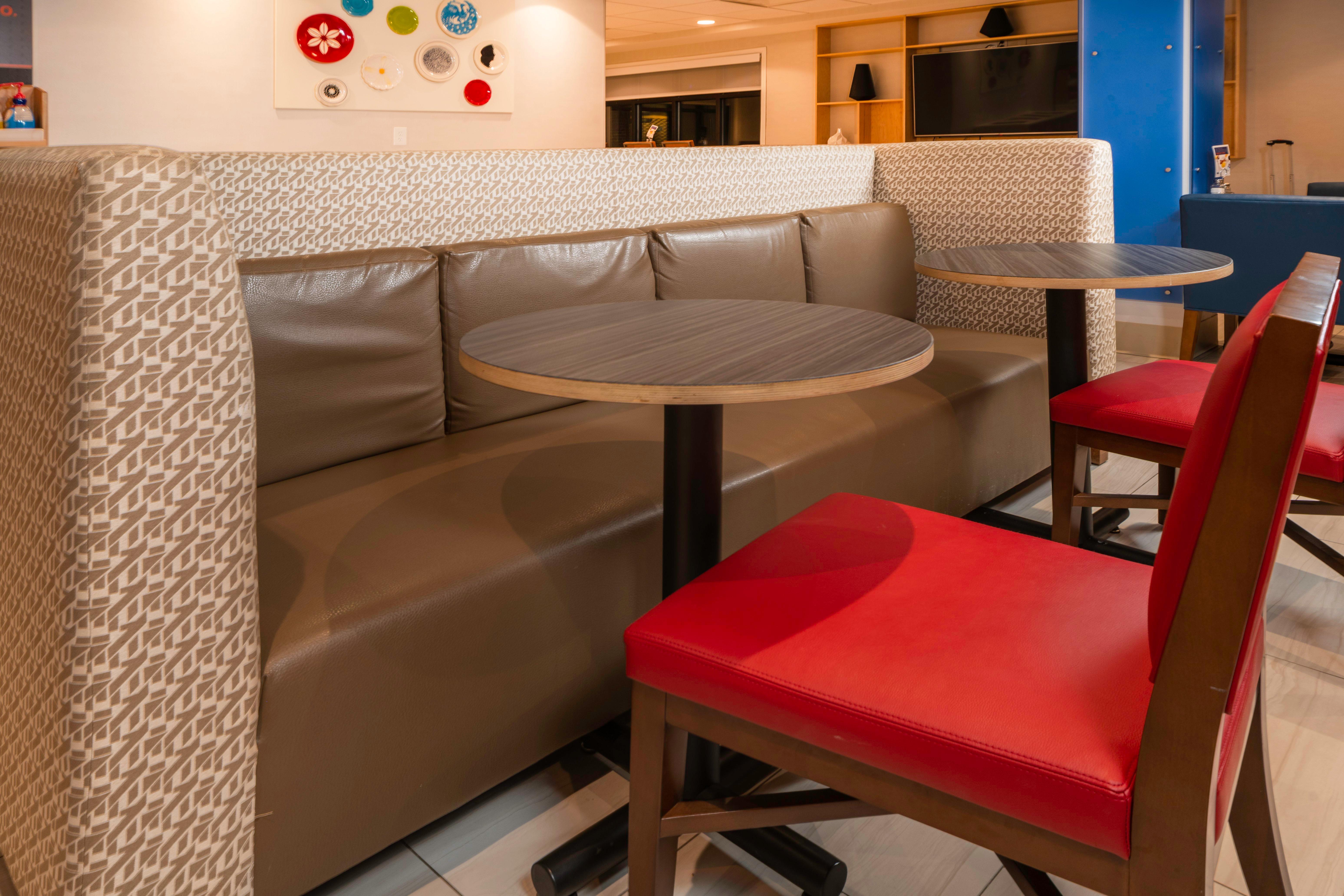 Holiday Inn Express Rochelle By Ihg Bagian luar foto