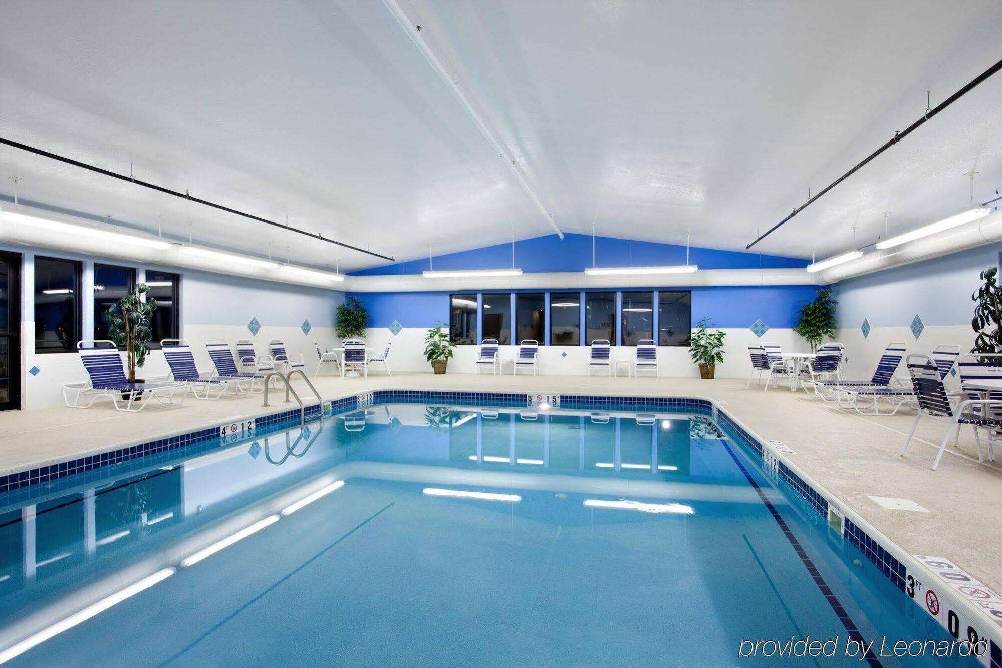 Holiday Inn Express Rochelle By Ihg Bagian luar foto